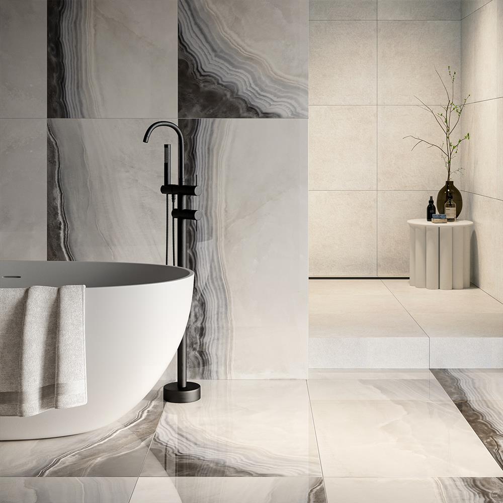 Grey onyx-effect porcelain tiles with plain matching tiles